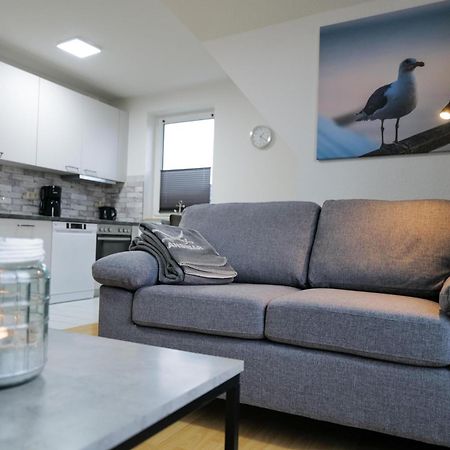 Ferienwohnungen Meerfarbig Zingst - Haustierfrei -Terrasse Mit Strandkorb Oder Balkon - E-Ladesaeule - Parkplatz - Wlan - Fahrradschuppen - Waschtrockner - Ruhig Und Zentral - Nichtraucher المظهر الخارجي الصورة
