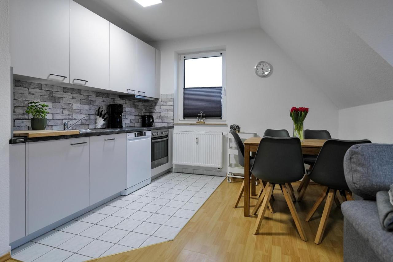 Ferienwohnungen Meerfarbig Zingst - Haustierfrei -Terrasse Mit Strandkorb Oder Balkon - E-Ladesaeule - Parkplatz - Wlan - Fahrradschuppen - Waschtrockner - Ruhig Und Zentral - Nichtraucher المظهر الخارجي الصورة