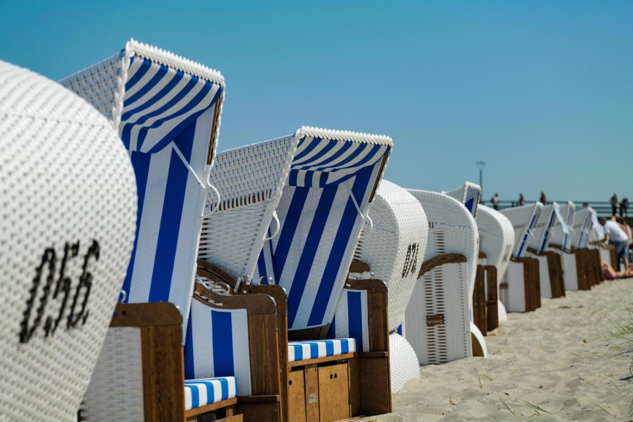Ferienwohnungen Meerfarbig Zingst - Haustierfrei -Terrasse Mit Strandkorb Oder Balkon - E-Ladesaeule - Parkplatz - Wlan - Fahrradschuppen - Waschtrockner - Ruhig Und Zentral - Nichtraucher المظهر الخارجي الصورة