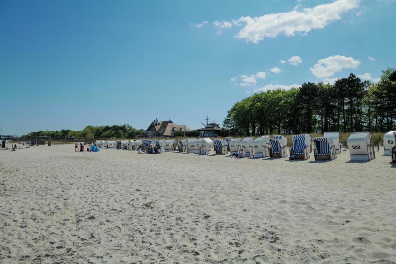 Ferienwohnungen Meerfarbig Zingst - Haustierfrei -Terrasse Mit Strandkorb Oder Balkon - E-Ladesaeule - Parkplatz - Wlan - Fahrradschuppen - Waschtrockner - Ruhig Und Zentral - Nichtraucher المظهر الخارجي الصورة