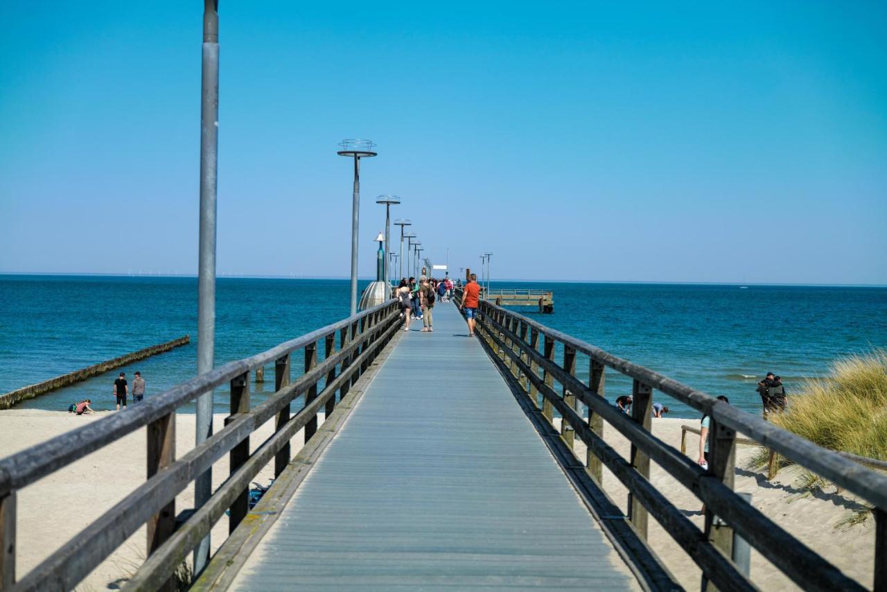 Ferienwohnungen Meerfarbig Zingst - Haustierfrei -Terrasse Mit Strandkorb Oder Balkon - E-Ladesaeule - Parkplatz - Wlan - Fahrradschuppen - Waschtrockner - Ruhig Und Zentral - Nichtraucher المظهر الخارجي الصورة