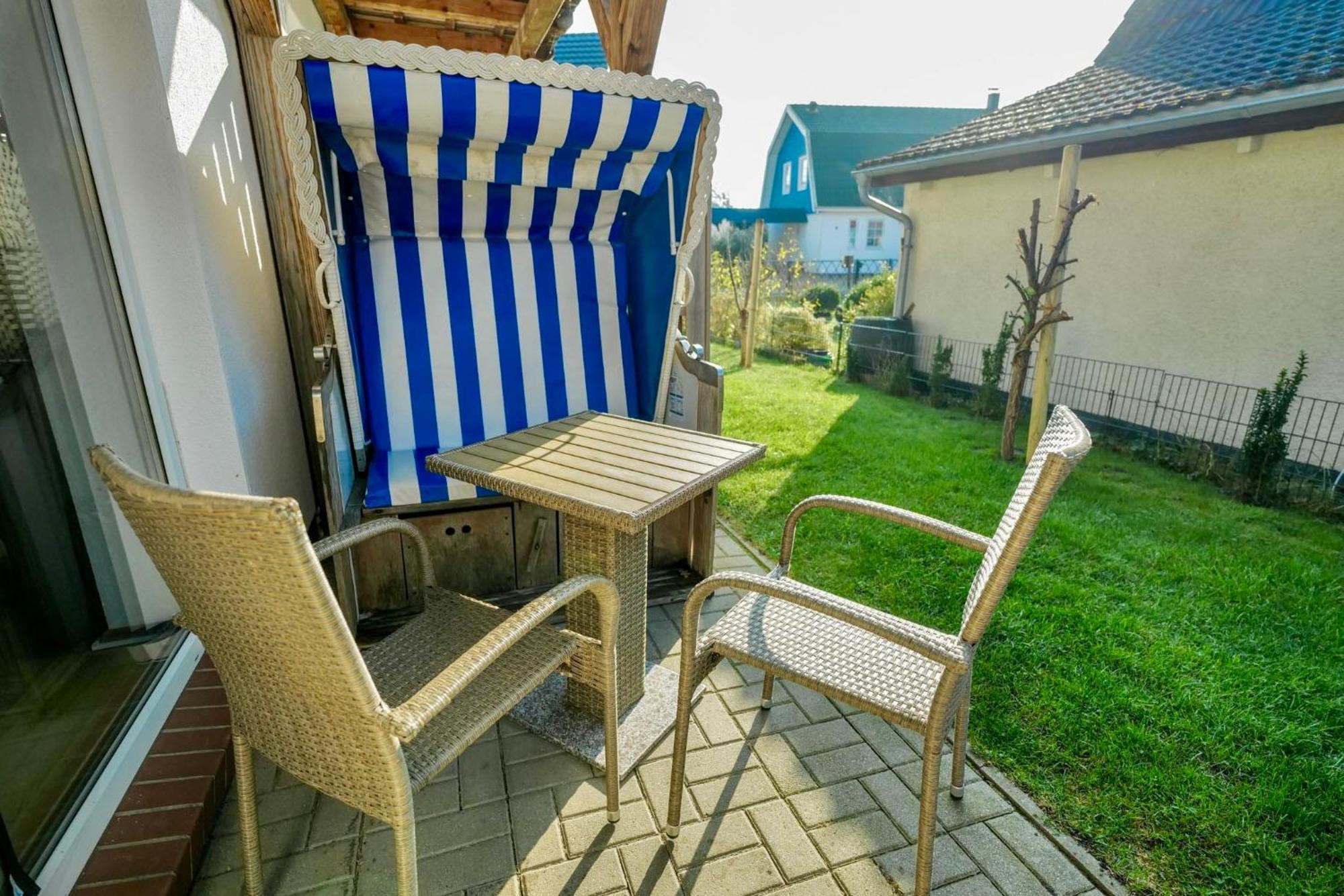 Ferienwohnungen Meerfarbig Zingst - Haustierfrei -Terrasse Mit Strandkorb Oder Balkon - E-Ladesaeule - Parkplatz - Wlan - Fahrradschuppen - Waschtrockner - Ruhig Und Zentral - Nichtraucher المظهر الخارجي الصورة