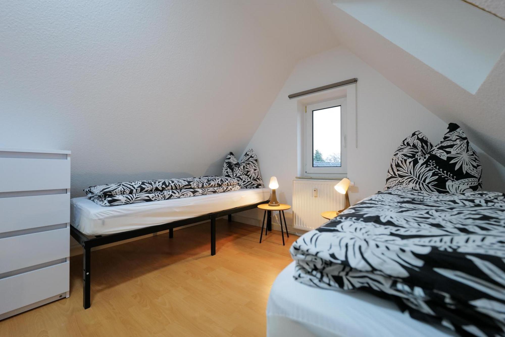 Ferienwohnungen Meerfarbig Zingst - Haustierfrei -Terrasse Mit Strandkorb Oder Balkon - E-Ladesaeule - Parkplatz - Wlan - Fahrradschuppen - Waschtrockner - Ruhig Und Zentral - Nichtraucher المظهر الخارجي الصورة
